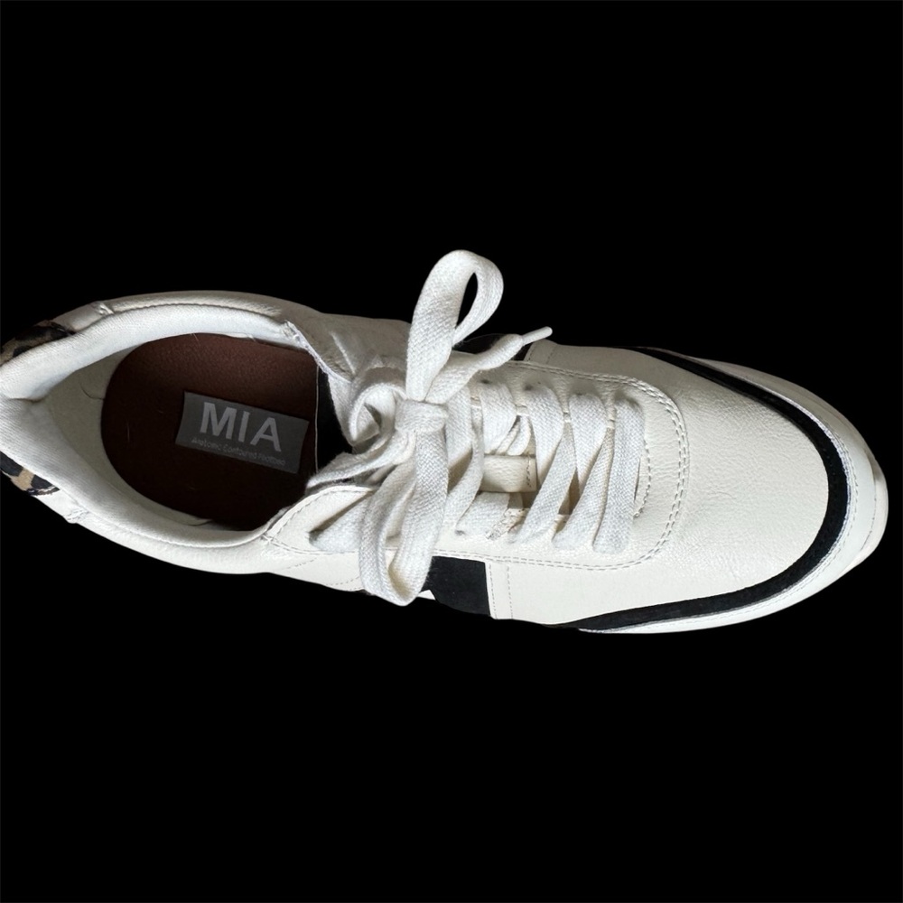 MIA White and Black Sneakers with Animal Print Heel Accent Neutral Colors Size 8 - Picture 8 of 10